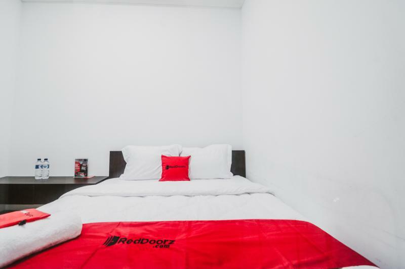 فندق Reddoorz @ Limo ديبوك المظهر الخارجي الصورة